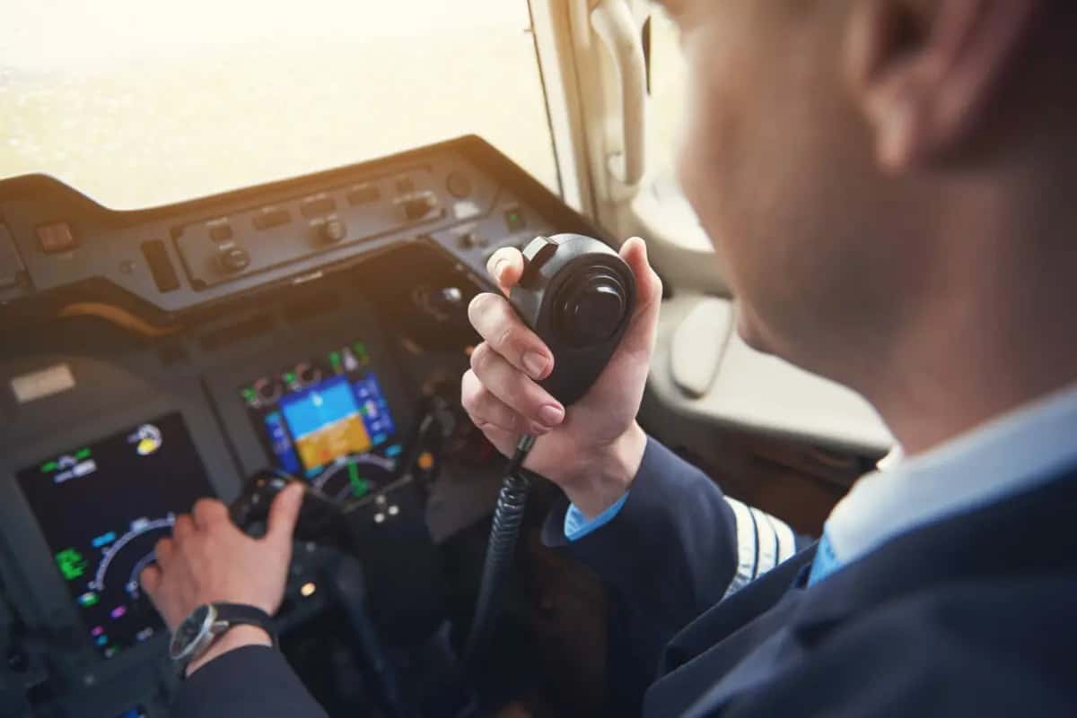 Listening to Air Traffic Communications with SDR