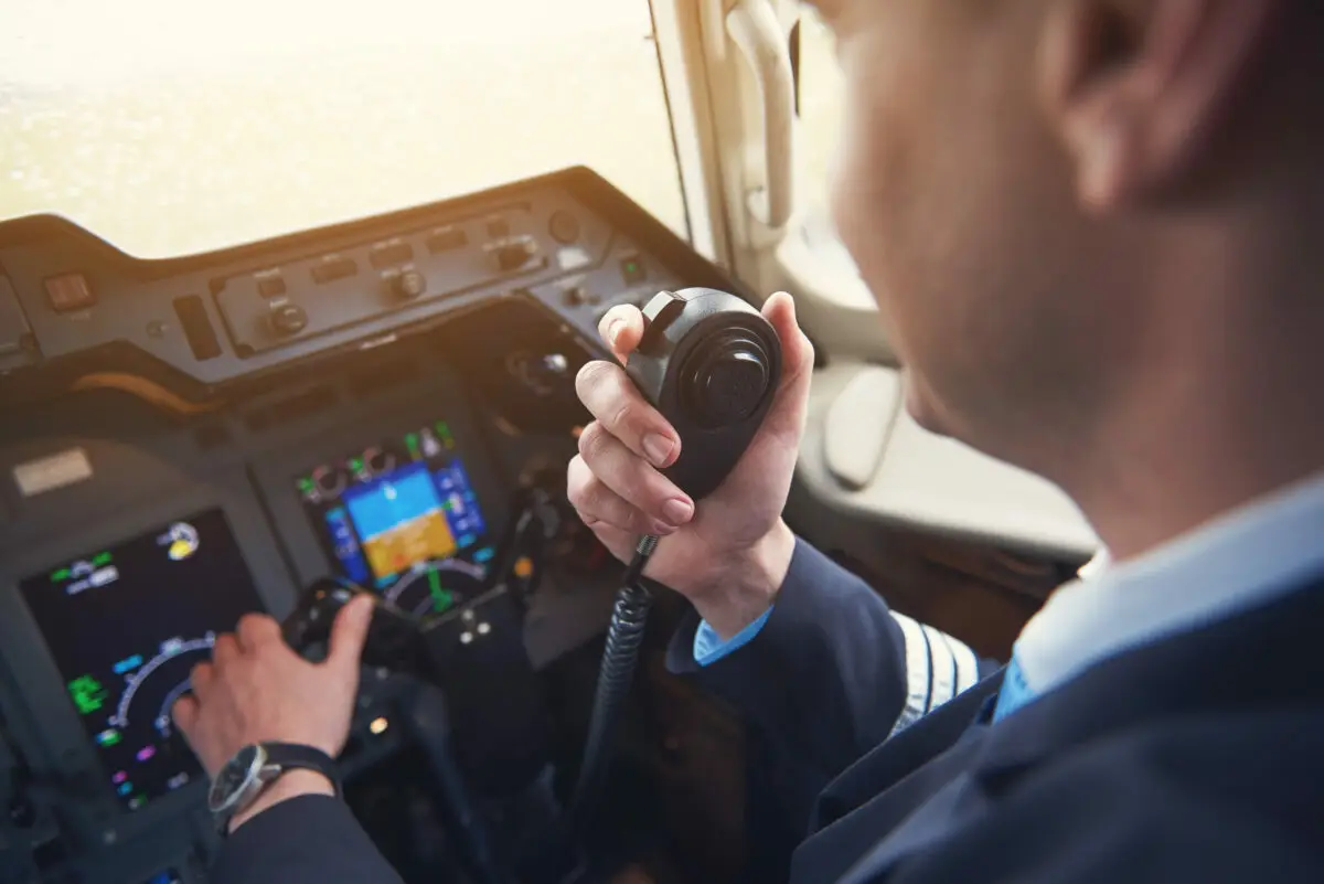 Listening to Air Traffic Communications with SDR